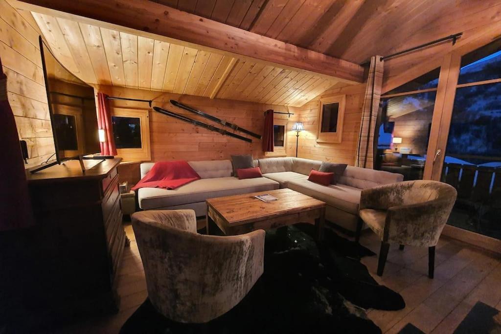 Cosy 4 Bedroom Chalet With Hot Tub Saint-Marcel  Exterior foto