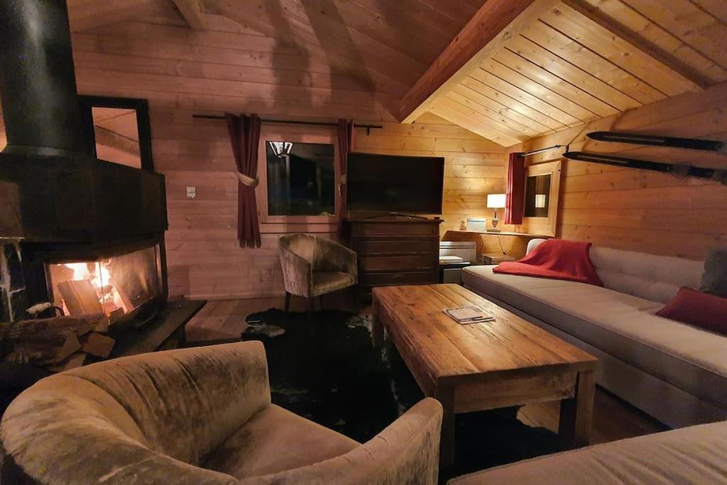 Cosy 4 Bedroom Chalet With Hot Tub Saint-Marcel  Exterior foto